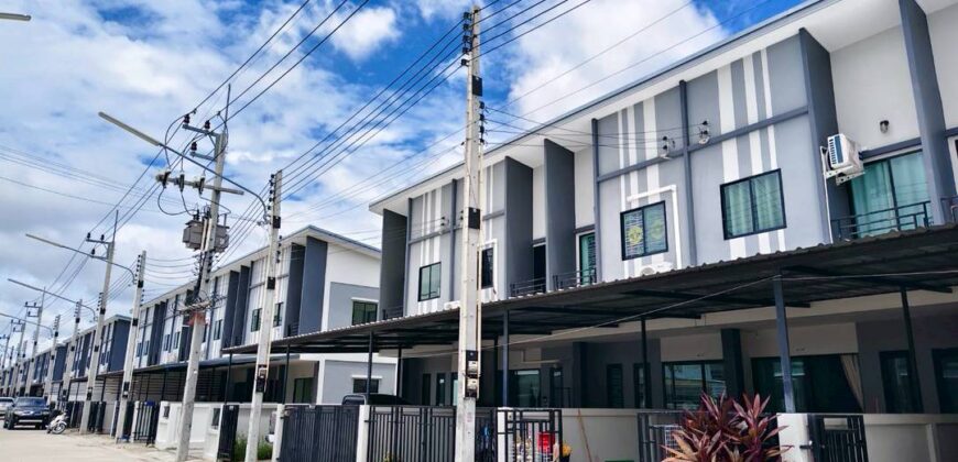 ขายทาวน์เฮ้าส์สองชั้น The Next Village พัทยา ตะเคียนเตี้ย