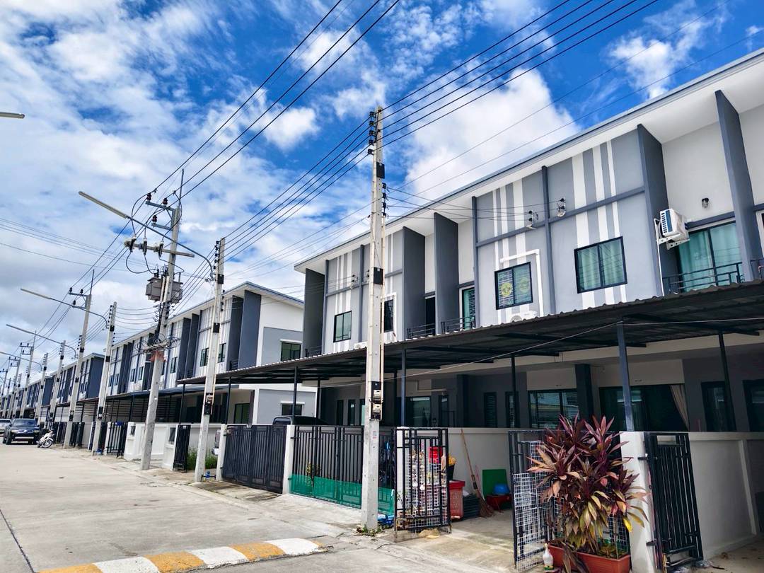 ขายทาวน์เฮ้าส์สองชั้น The Next Village พัทยา ตะเคียนเตี้ย