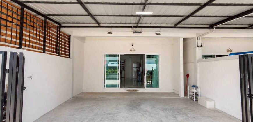 ขายด่วนทาวน์โฮมสองชั้นบ้านไอยรา พนัสนิคม ฟรีโอน พร้อมเข้าอยู่