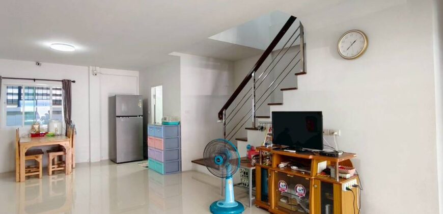ขายด่วนทาวน์โฮมสองชั้นบ้านไอยรา พนัสนิคม ฟรีโอน พร้อมเข้าอยู่