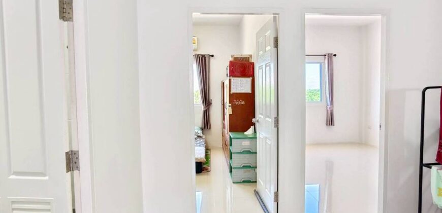 ขายด่วนทาวน์โฮมสองชั้นบ้านไอยรา พนัสนิคม ฟรีโอน พร้อมเข้าอยู่