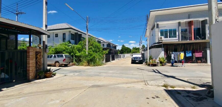 ขายด่วนทาวน์โฮมสองชั้นบ้านไอยรา พนัสนิคม ฟรีโอน พร้อมเข้าอยู่