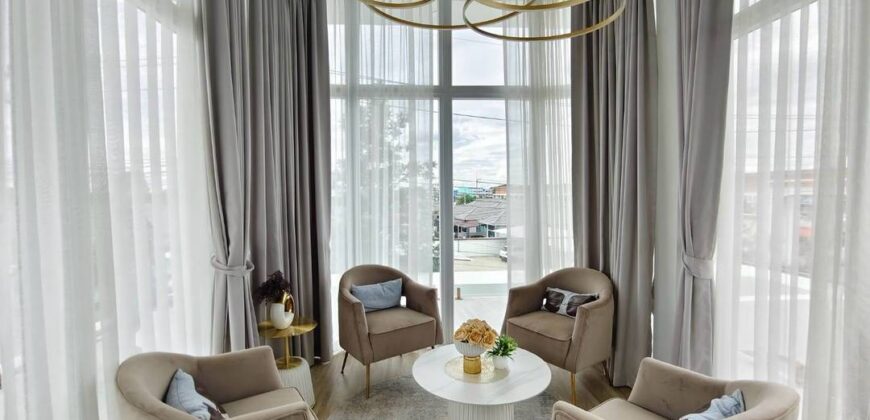 ขายบ้านใหม่มือ 1 บ้านแฝดสไตล์บ้านเดียว Luxury Modern Centro One พานทอง ชลบุรี