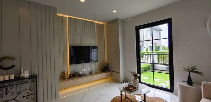 ขายบ้านใหม่มือ 1 บ้านแฝดสไตล์บ้านเดียว Luxury Modern Centro One พานทอง ชลบุรี
