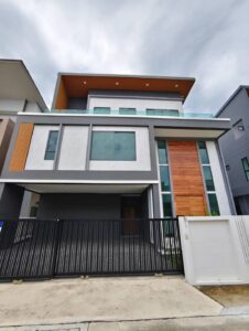 ขายทาวน์โฮม Modern Luxury 3 ชั้น ใจกลางเมืองชลบุรี มือ 1 หลังสุดท้าย