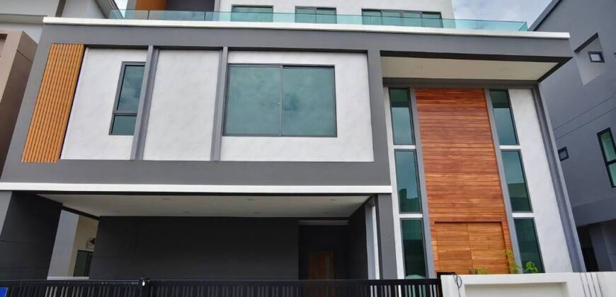 ขายทาวน์โฮม Modern Luxury 3 ชั้น ใจกลางเมืองชลบุรี มือ 1 หลังสุดท้าย