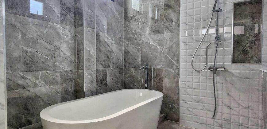 ขายทาวน์โฮม Modern Luxury 3 ชั้น ใจกลางเมืองชลบุรี มือ 1 หลังสุดท้าย