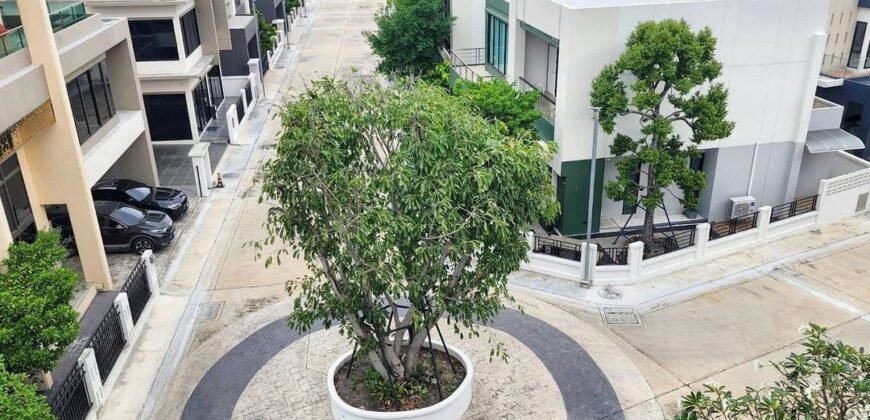 ขายทาวน์โฮม Modern Luxury 3 ชั้น ใจกลางเมืองชลบุรี มือ 1 หลังสุดท้าย