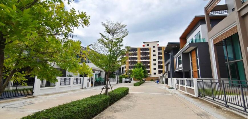 ขายทาวน์โฮม Modern Luxury 3 ชั้น ใจกลางเมืองชลบุรี มือ 1 หลังสุดท้าย