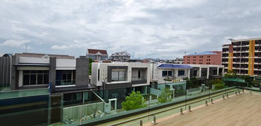ขายทาวน์โฮม Modern Luxury 3 ชั้น ใจกลางเมืองชลบุรี มือ 1 หลังสุดท้าย