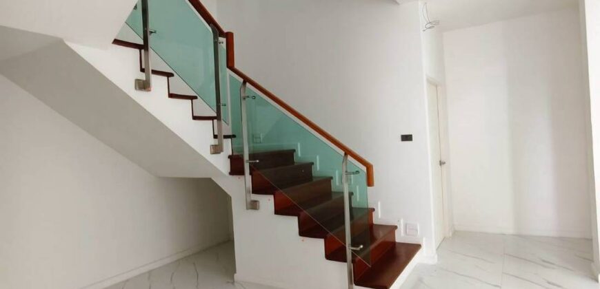 ขายทาวน์โฮม Modern Luxury 3 ชั้น ใจกลางเมืองชลบุรี มือ 1 หลังสุดท้าย