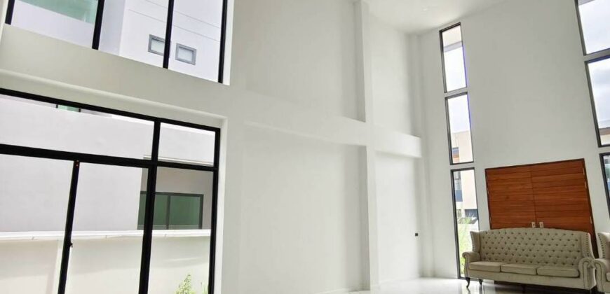 ขายทาวน์โฮม Modern Luxury 3 ชั้น ใจกลางเมืองชลบุรี มือ 1 หลังสุดท้าย
