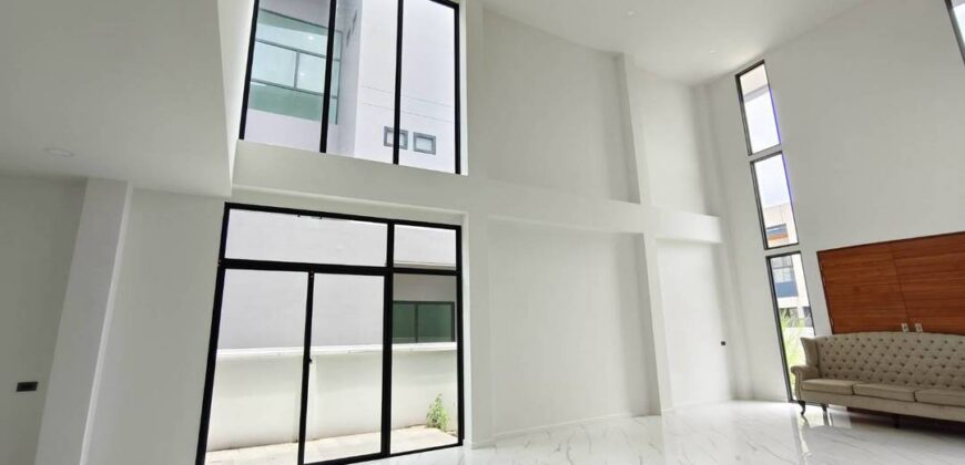 ขายทาวน์โฮม Modern Luxury 3 ชั้น ใจกลางเมืองชลบุรี มือ 1 หลังสุดท้าย
