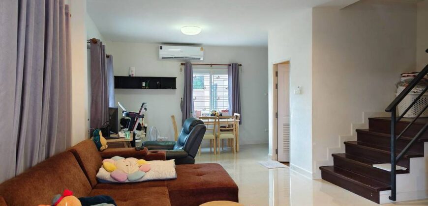 ขายบ้านสองชั้นพร้อมอยู่ มณีรินทร์ วิลเลจ หนองมน-เหมือง พื้นที่กว้าง