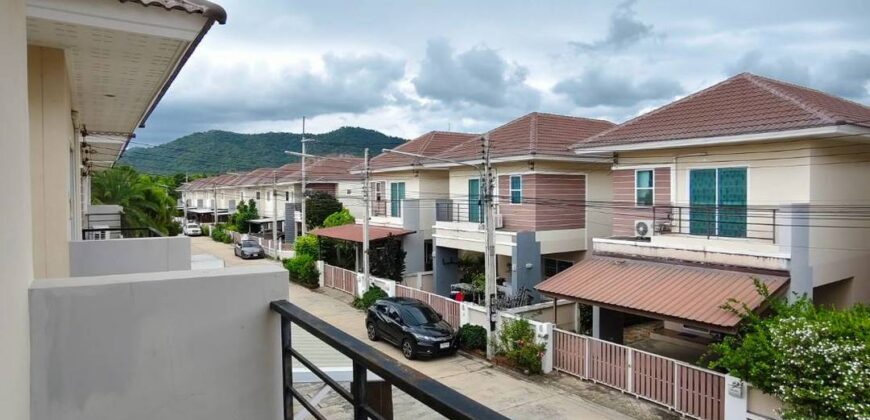 ขายบ้านสองชั้นพร้อมอยู่ มณีรินทร์ วิลเลจ หนองมน-เหมือง พื้นที่กว้าง